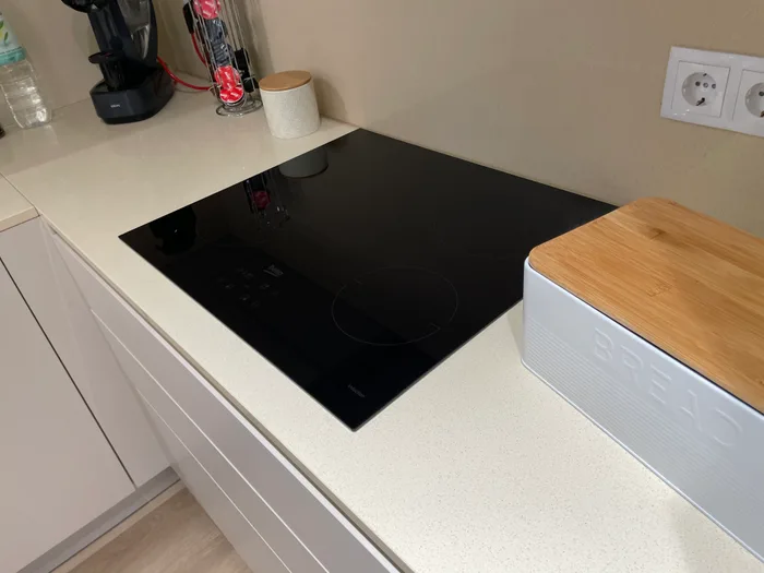 Placa indução Beko cozinha moderna Vila Meã
