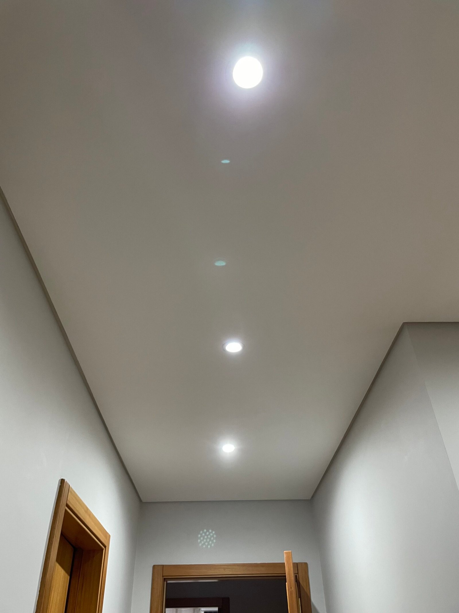 Eletricista em Vila Meã a realizar instalação elétrica